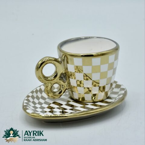 ♟️✨ ست فنجان و نعلبکی طرح شطرنجی طلایی (Golden)